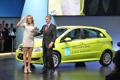 Mercedes-Bens - Mercedes F-Cell World Drive width=